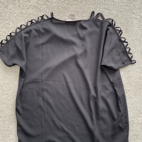 Strappy Sleeve High low top - Picture 2 of 3